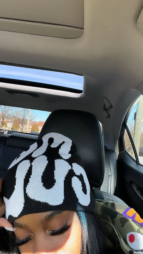 
                      
                        Mea Culpa Beanie black & white
                      
                    